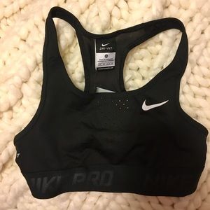 Nike Pro Hypercool Sports Bra